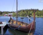 Viking πλοίο ή drakkar αγκυροβολημένο